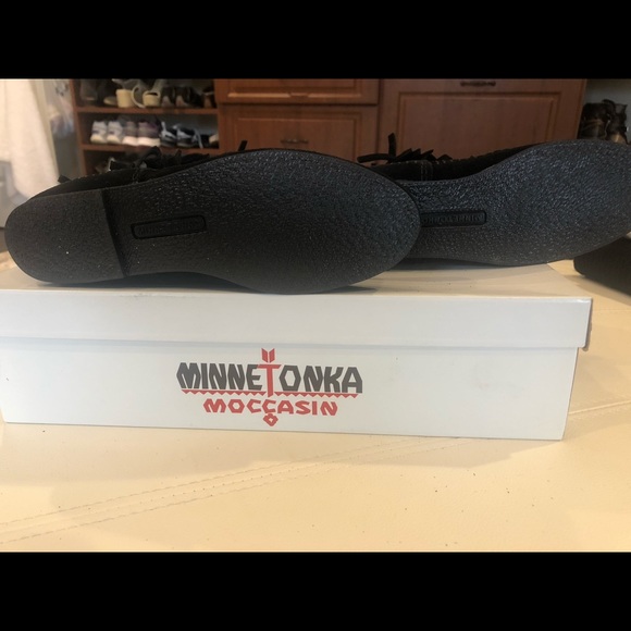 Girls Minnetonka Boots - Picture 5 of 6